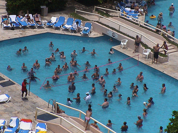 Pool in Cancun 1