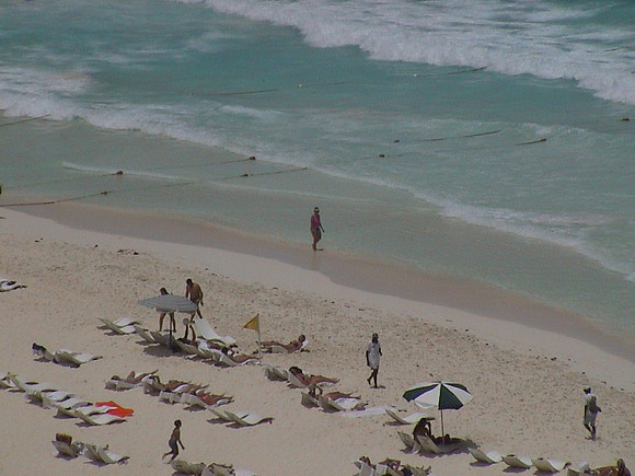 Beach in Cancun 9
