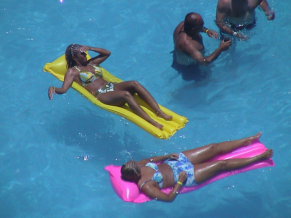 Pool in Cancun 2