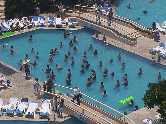 Pool in Cancun 3