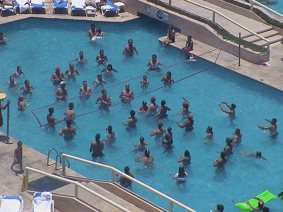 Pool in Cancun 4