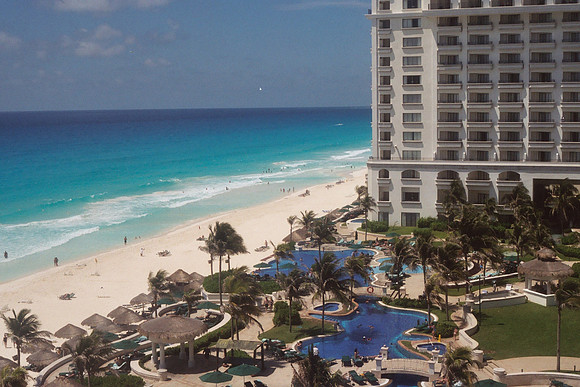Resort on the Beach in Cancun 1