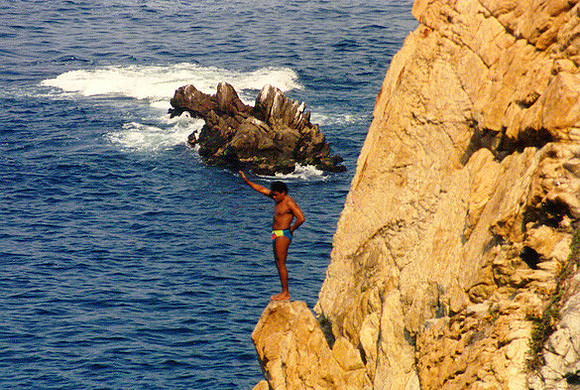 Acapulco Cliff Divers 5