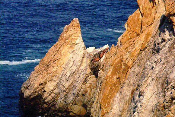 Acapulco Cliff Divers 4
