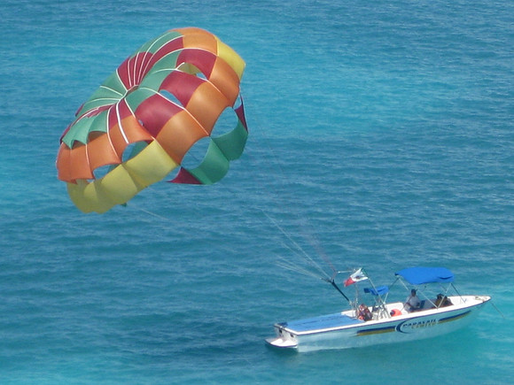 Parasailing in Cancun 8