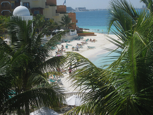 Beach in Cancun 32